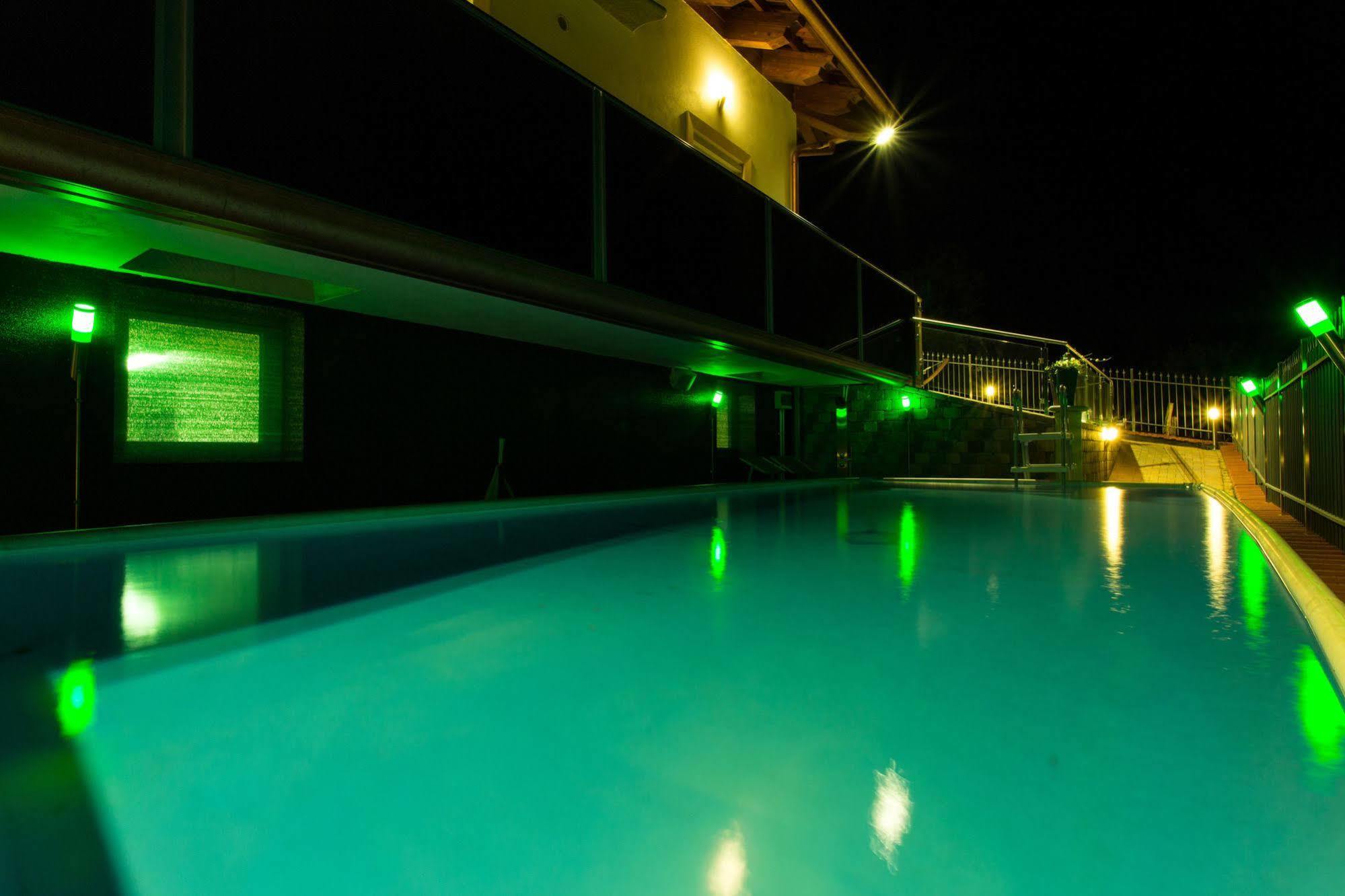 Wellness Suite Na' Canuna' Roddi Exteriör bild